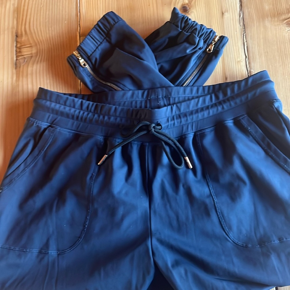 Zyia Peak Zipper joggers. Capri style. Size M